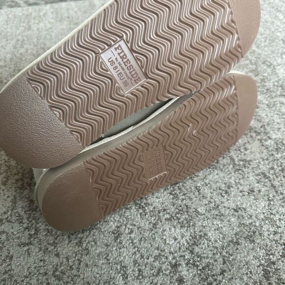 Fireside by Dearfoams Women's Riverland Genuine Shearling Micro Bootie 8 - Picture 8 of 9